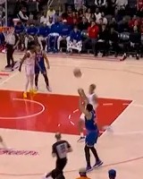 Kaiyun sport-唐斯45度三分空心入网，尼克斯第三节开局将分差缩小至8分