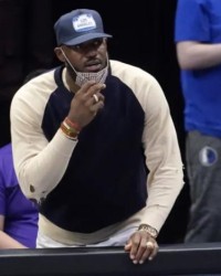 Kaiyun sport-詹姆斯缺席时间创生涯纪录 铁人终究不敌岁月刻刀