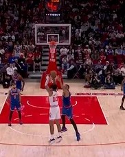 开云体育-史密斯顶着唐斯三分再中，火箭三分32投14中&amp;amp;命中率43.8%