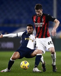 开云网址-加比亚肯定阿莱格里对米兰防线的提升，赛季目标评估延至明年三月
